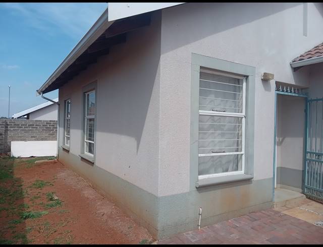 2 BEDROOM FREEHOLD FOR SALE IN SALFIN